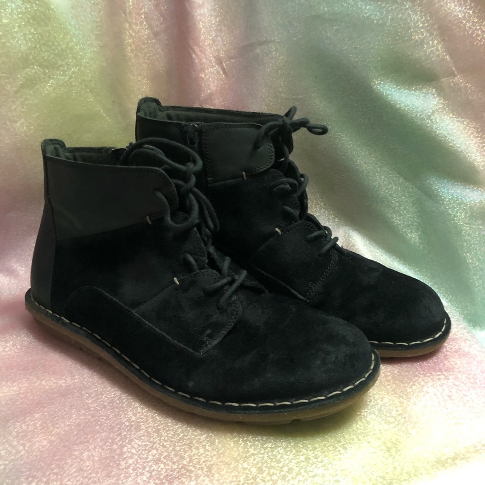 Clarks Tamitha suede leather lace-up black boots booties size 7.5 women’s 13281